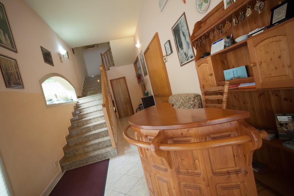 Albergo Magrini Della Genga Genga  Ngoại thất bức ảnh