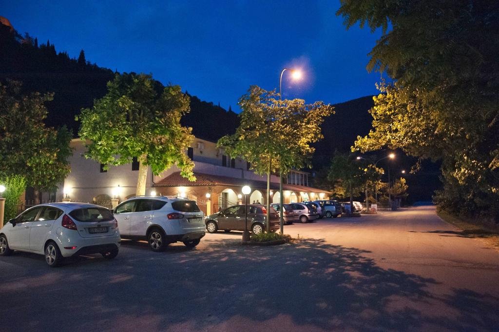 Albergo Magrini Della Genga Genga  Ngoại thất bức ảnh