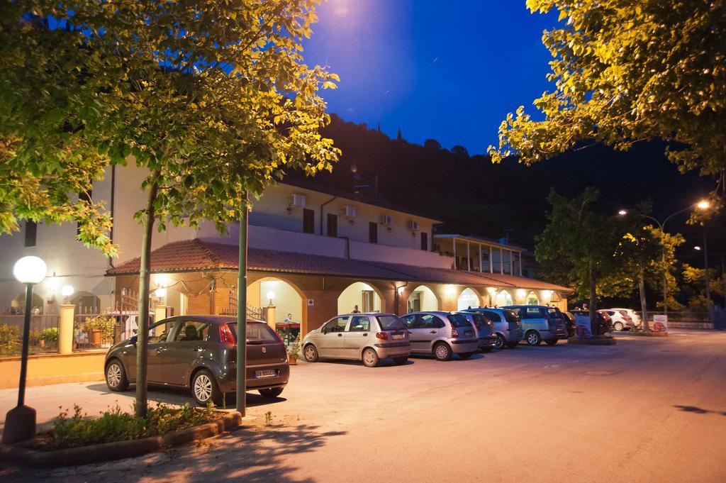 Albergo Magrini Della Genga Genga  Ngoại thất bức ảnh