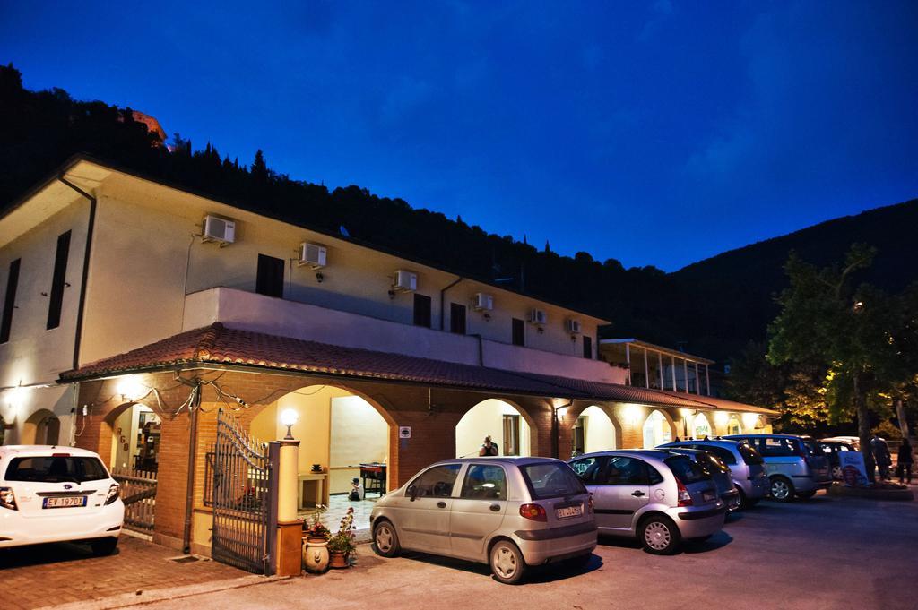 Albergo Magrini Della Genga Genga  Ngoại thất bức ảnh