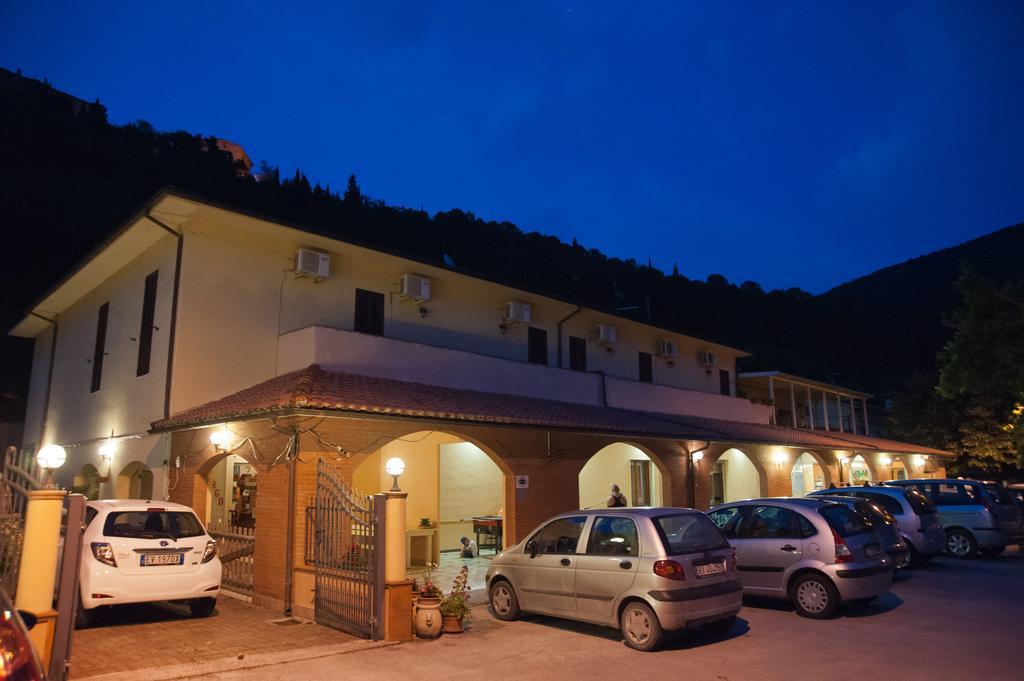 Albergo Magrini Della Genga Genga  Ngoại thất bức ảnh