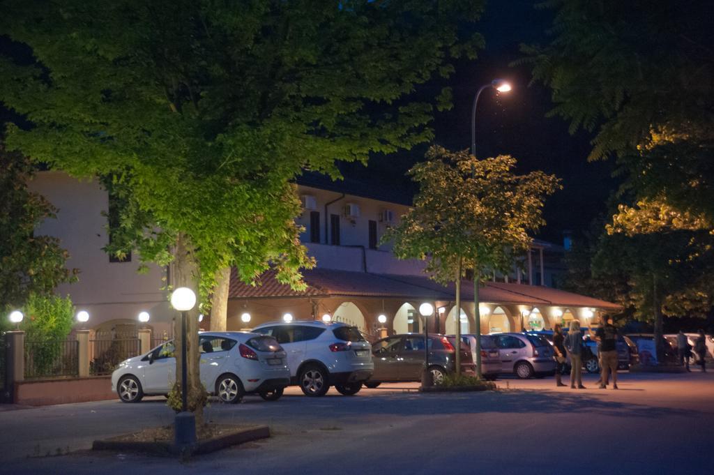 Albergo Magrini Della Genga Genga  Ngoại thất bức ảnh