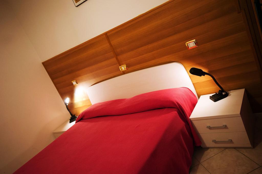 Albergo Magrini Della Genga Genga  Phòng bức ảnh