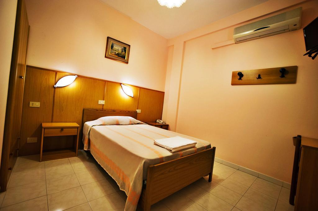 Albergo Magrini Della Genga Genga  Phòng bức ảnh