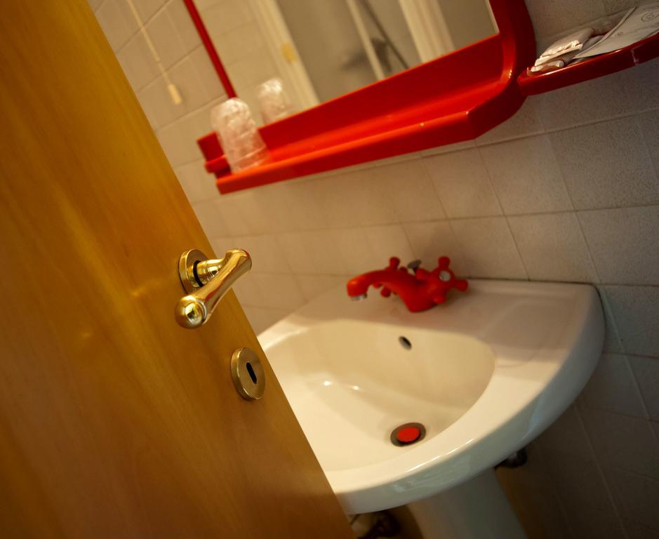 Albergo Magrini Della Genga Genga  Phòng bức ảnh