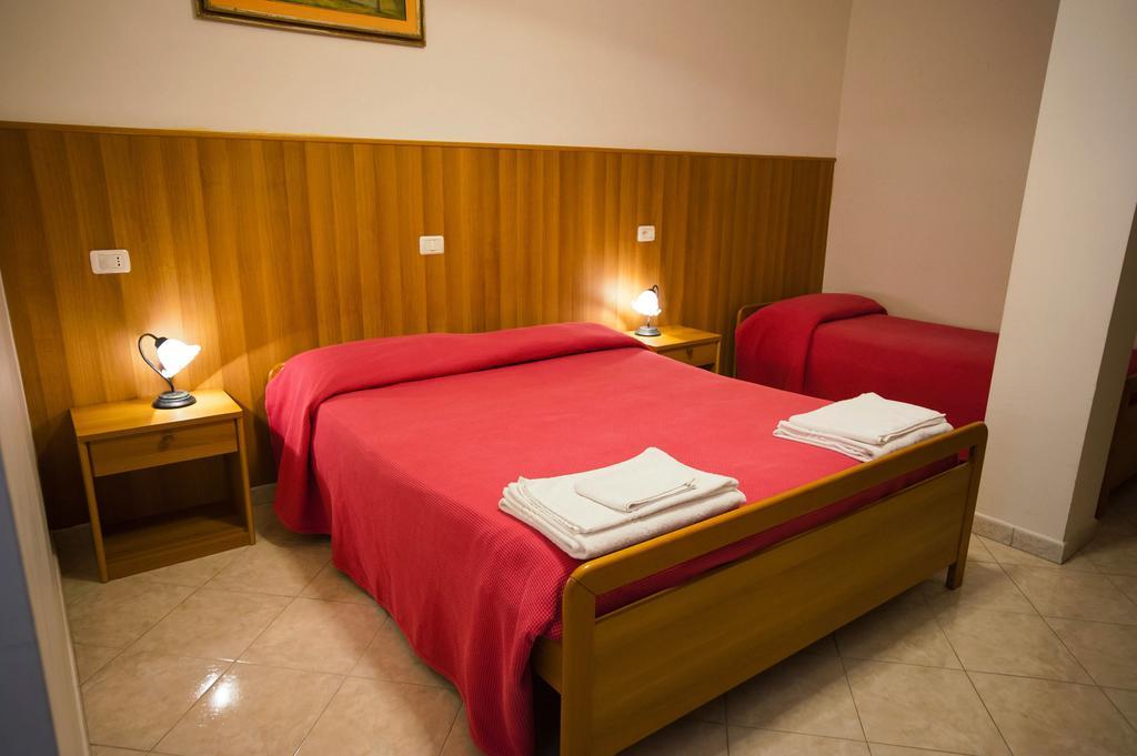 Albergo Magrini Della Genga Genga  Phòng bức ảnh