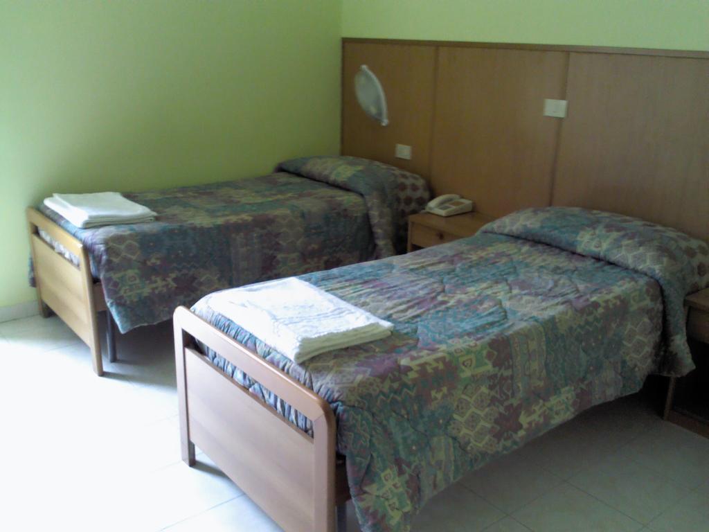 Albergo Magrini Della Genga Genga  Phòng bức ảnh